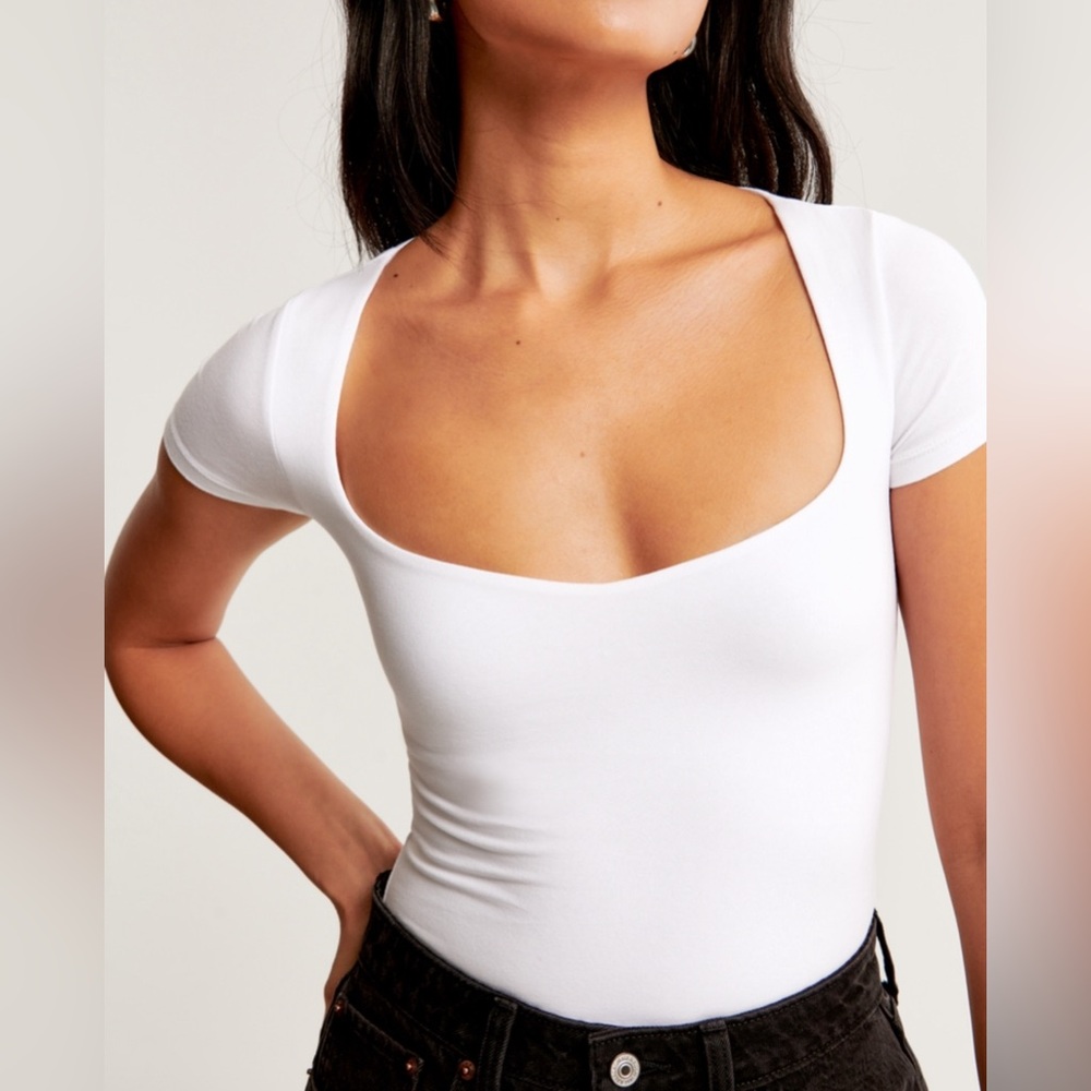 A&F Short-Sleeve Cotton-Blend Seamless Fabric Sweetheart Bodysuit in White